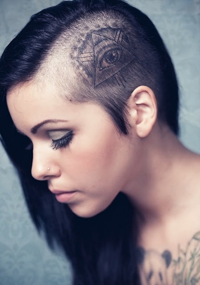 Рисунок на волосах машинкой у девушек: Стрижки с полосками, узорами | HAIR FRESH