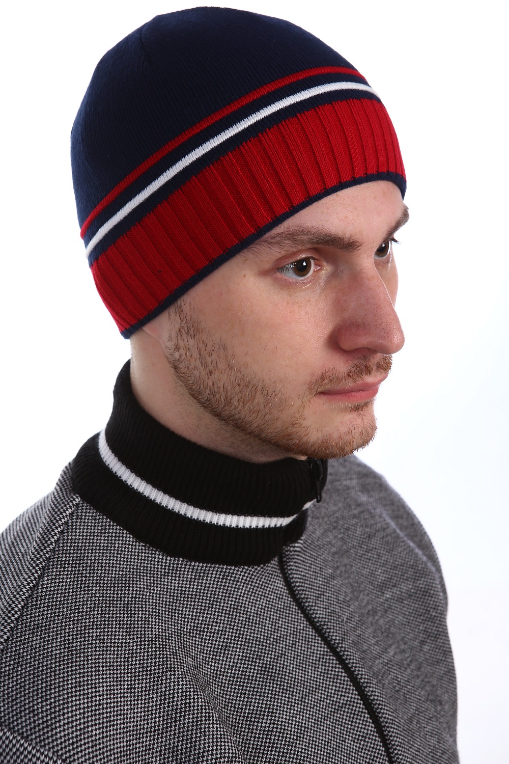 Молодежная мужская вязаная шапка: Мужские шапки (111 фото): модные тенденции осень-зима 2018-2019 для мужчин, с помпоном под мужское пальто и б…