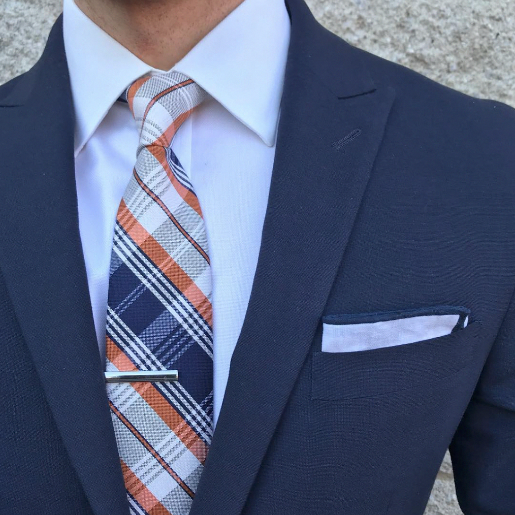 Цвет рубашки под синий костюм: выбираем рубашку, галстук и туфли