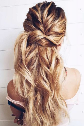 Messy Amazing Twisted Hairstyles For Long Hair #hairstylesforlonghair #christmashairstyles #hairstyles #halfuphairstyles