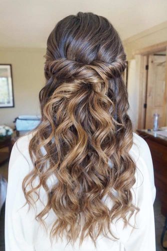 Wavy Amazing Twisted Hairstyles For Long Hair #hairstylesforlonghair #christmashairstyles #hairstyles #halfuphairstyles