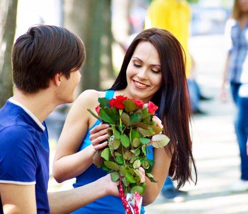 Что подарить женщине при первой встрече: 36 идей что подарить девушке на первом и следующих свиданиях