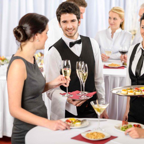 Как познакомиться с официанткой в кафе: Как познакомиться с официанткой — RestoRunner