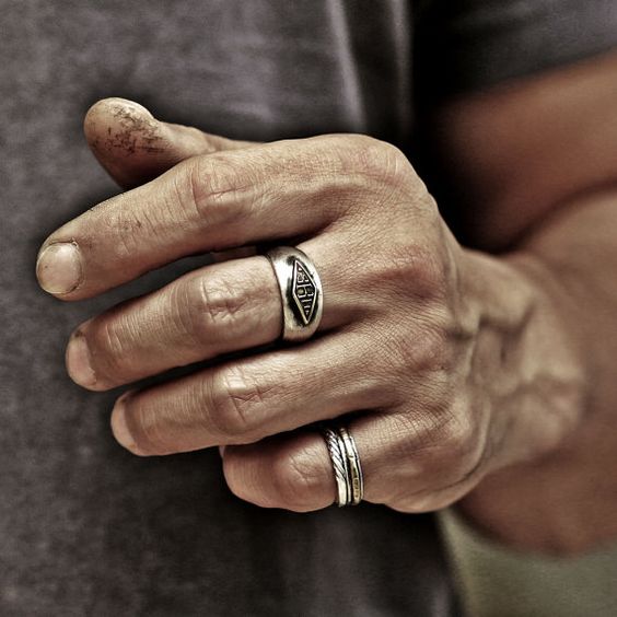 Что означает кольцо на мизинце левой руки у мужчины: что означает кольцо на мизинце