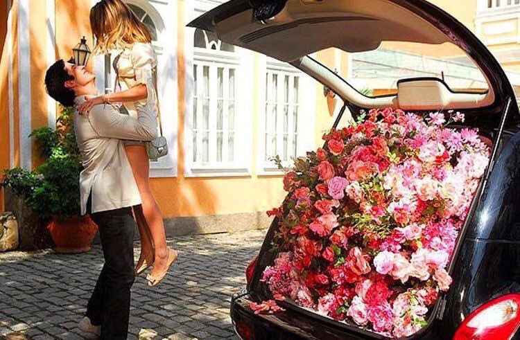 Сколько нужно дарить цветов девушке: Какое количество роз дарят | Сколько подарить роз девушке