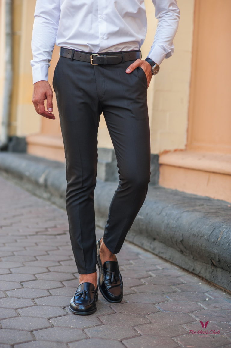 Серые брюки и черные ботинки: Правила сочетания обуви с брюками