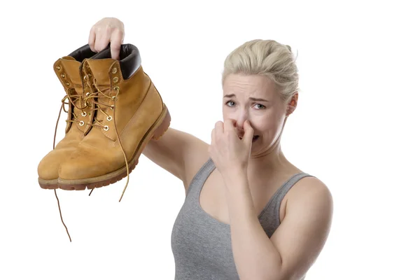 Чем обработать обувь внутри от запаха пота: Как избавиться от неприятного запаха в обуви в домашних условиях