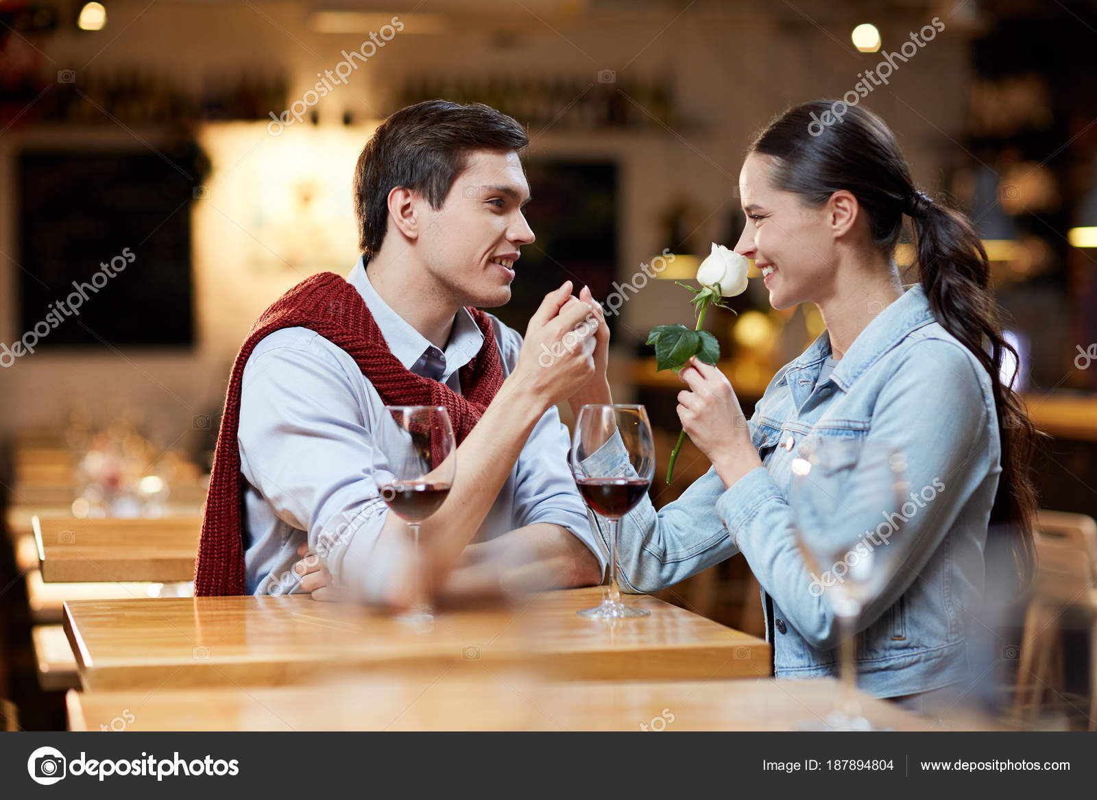 О чем говорить на первом свидании с девушкой: «О чем говорить с девушкой на первом свидании?» – Яндекс.Кью