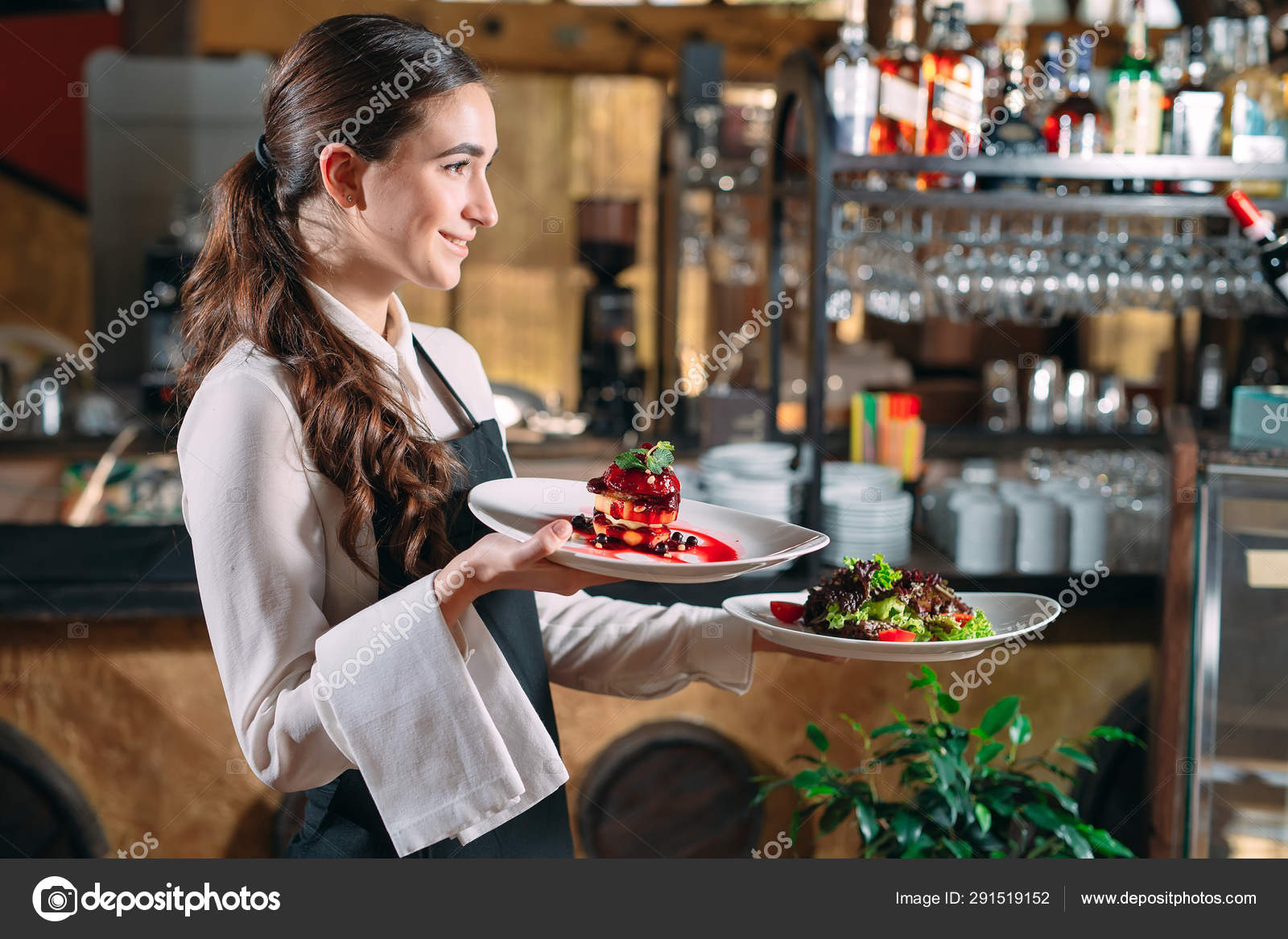 Как познакомиться с официанткой в кафе: Как познакомиться с официанткой — RestoRunner