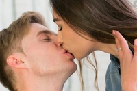Как целоваться с языком видео: Как правильно целоваться с языком с парнем/девушкой