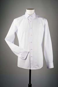 Красивые мужские рубашки белые: с длинным и коротким рукавом. С чем носить мужчине? Классические стильные хлопковые рубашки