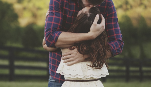 Как правильно обнять девушку: Как обнять девушку ниже вас ростом: 11 шагов