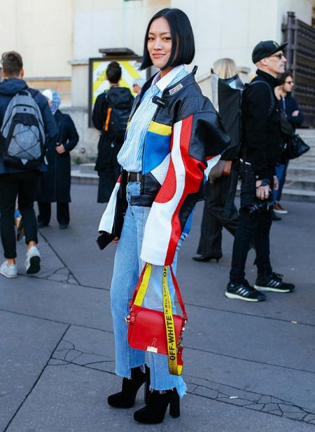 Женская куртка-бомбер от модного бренда Vetements. Неделя моды в Милане, осень 2016