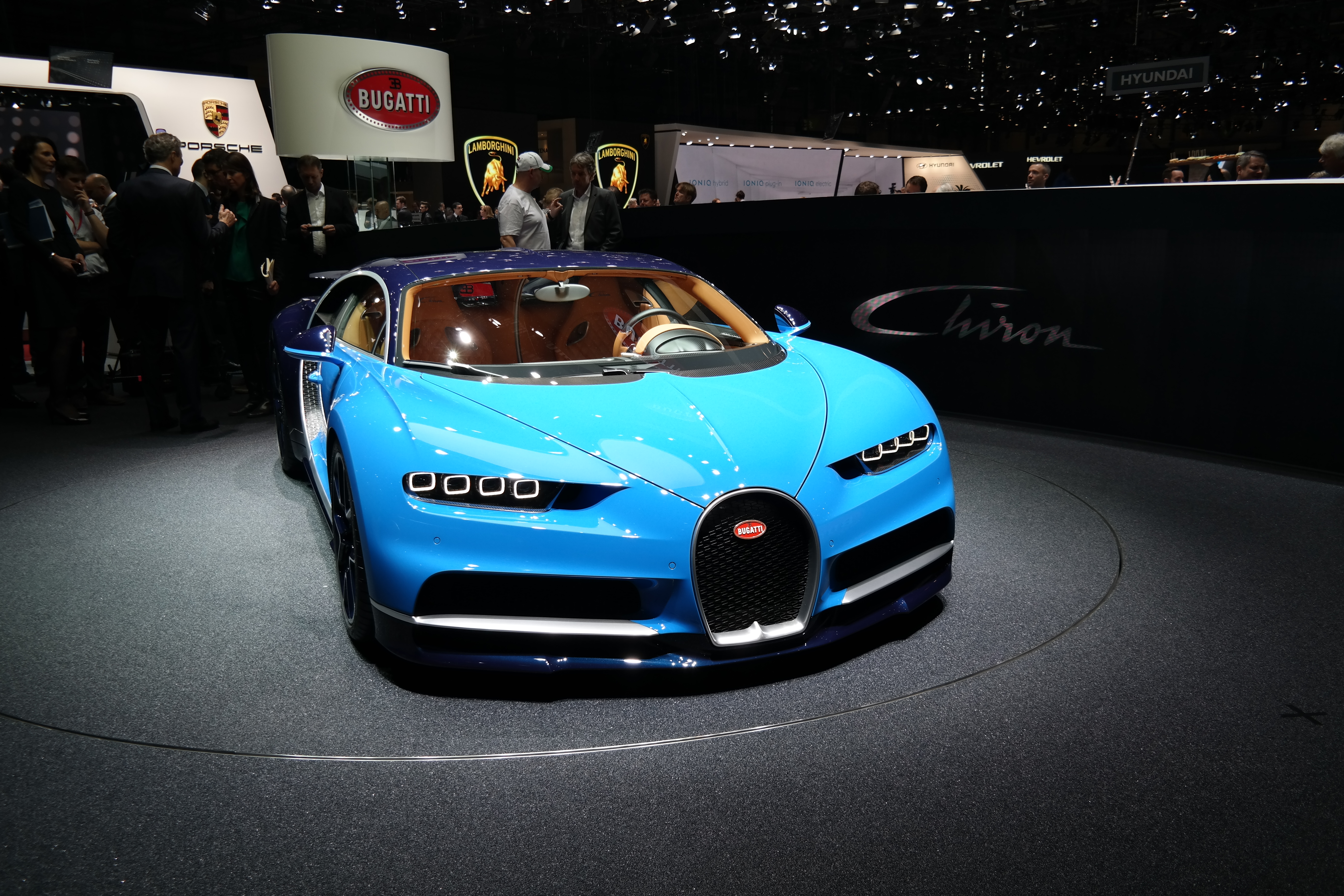 Бугатти чирон технические характеристики: Bugatti Chiron 8.0 DSG: цена, технические характеристики Бугатти Широн 8.0 DSG