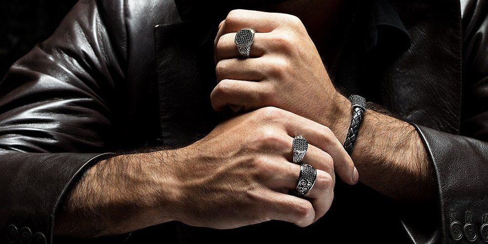 На каких пальцах носят перстни мужчины: ፠ На каком пальце носить перстень мужчине?