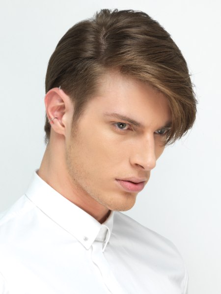 Стрижка с челкой на бок мужская: стрижки для мужчин с короткими и длинными волосами, технология их выполнения