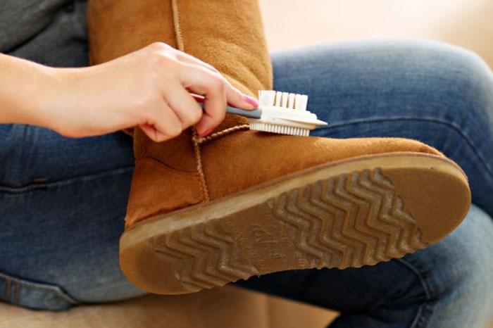 Как в домашних условиях почистить замшевые мокасины: Как чистить замшевую обувь в домашних условиях