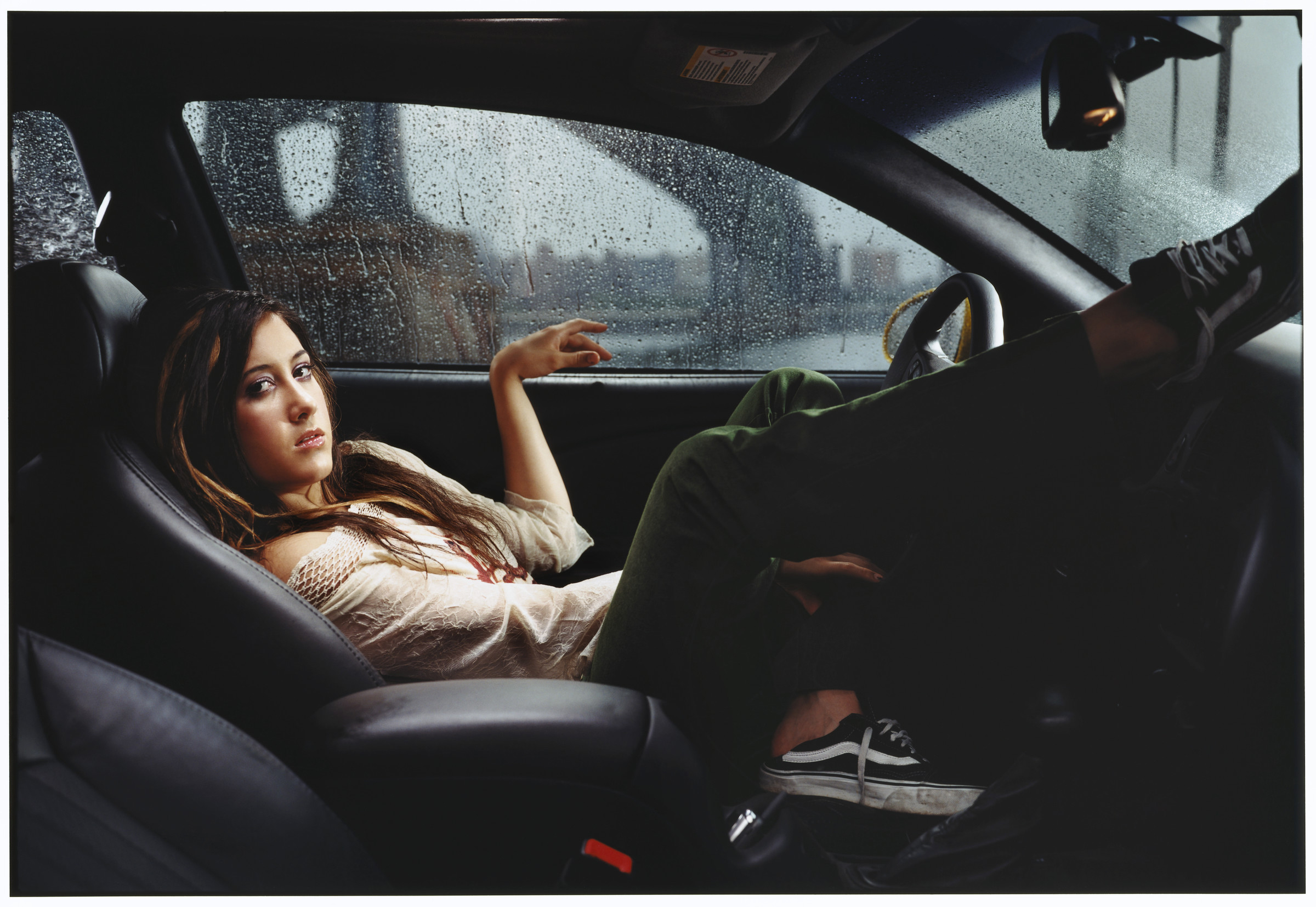 Девушка на машине: Фото девушек возле машин — март 2019 | 74.ru