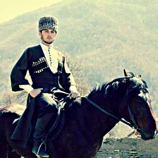 Чеченские красивые парни фото – Самые красивые чеченки (15 фото)