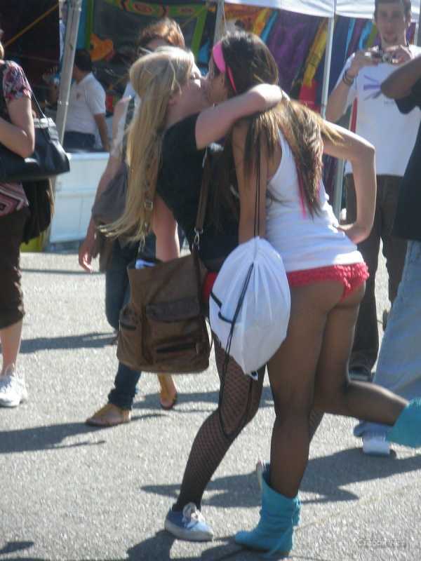 Девушка целуется с девушкой фото – Девушки целуются (129 фото) » Триникси