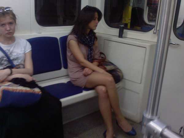 Девушка в метро – Девушки в метро