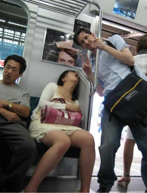 Девушка в метро – Девушки в метро