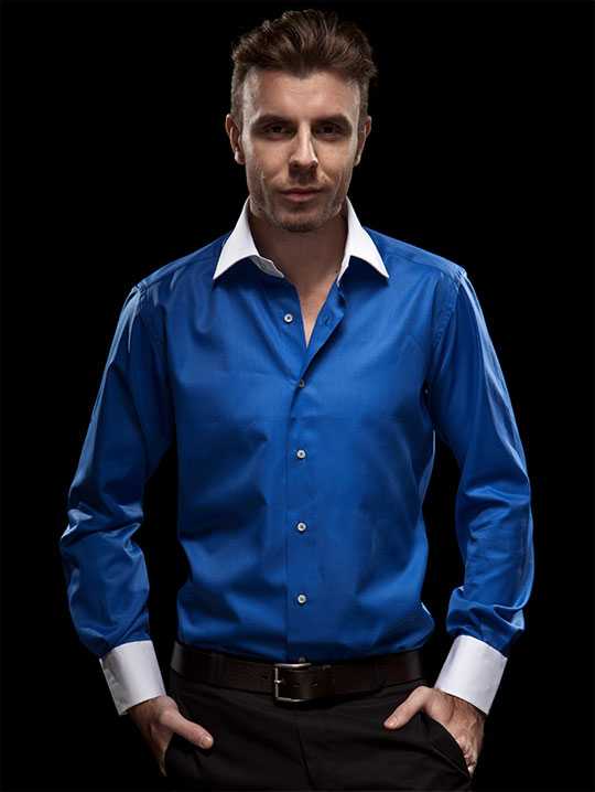 Мужская рубашка россия. Мужчина в рубашке. Рубашка мужская. Человек в Нисей рубашке. Мужчина в голубой рубашке.