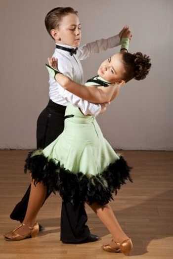 Фото причесок для бальных танцев – Прически для бальных танцев для девочек и мальчиков