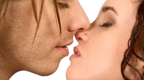 Как целоваться с языком с девушкой в первый раз – Как правильно целоваться с языком взасос