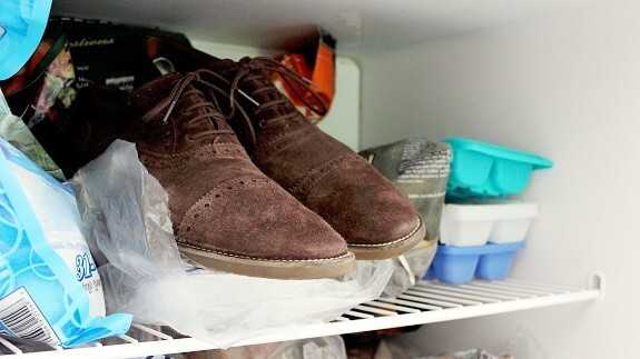 Как избавиться от запаха пота в обуви в домашних условиях быстро – Чем убрать запах пота из обуви в домашних условиях