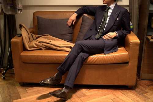 Как сделать подворот – правильно подогнуть брюки вручную, сделать манжеты на классических мужских брюках