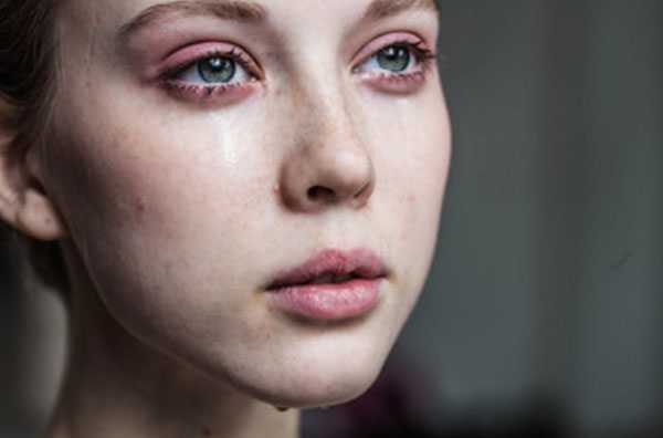 Как успокоить плачущую девушку – Как успокоить девушку, если она плачет