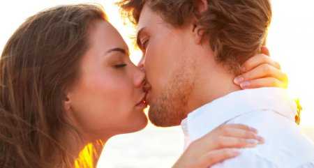 Как возбудить девушку поцелуем – : 10