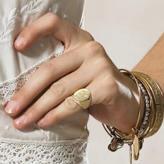 Кольцо на каком пальце значение – Значение колец на пальцах у женщин и мужчин. Кольцо на каком пальце, что означает?