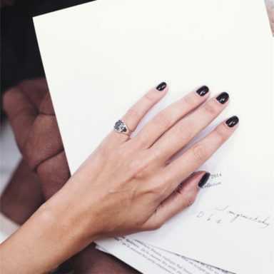 Кольцо на каком пальце значение – Значение колец на пальцах у женщин и мужчин. Кольцо на каком пальце, что означает?