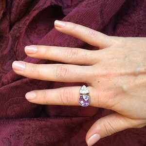 Кольцо золотое на указательный палец – что оно означает, кто его носит на левой и правой руке