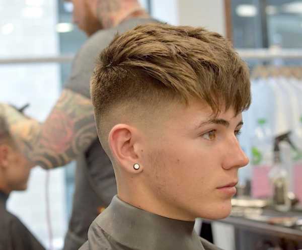 Low fade прическа – что это такое, фото мужских стрижек low, mid, high, skin, scissor, taper fade, модные варианты — гриб, короткий, средний фейдинг с дымчатым переходом, как у Элджея, техника выполнения, схема, видео, как подобрать по типу лица