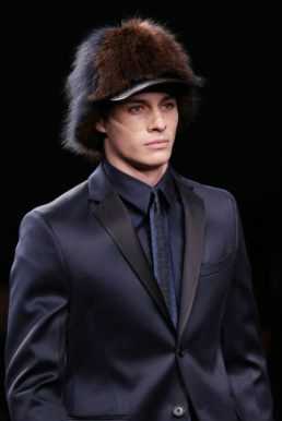 Модные шапки в этом сезоне мужские – модные тенденции осень-зима 2019-2020 для мужчин, с помпоном под мужское пальто и брендовые