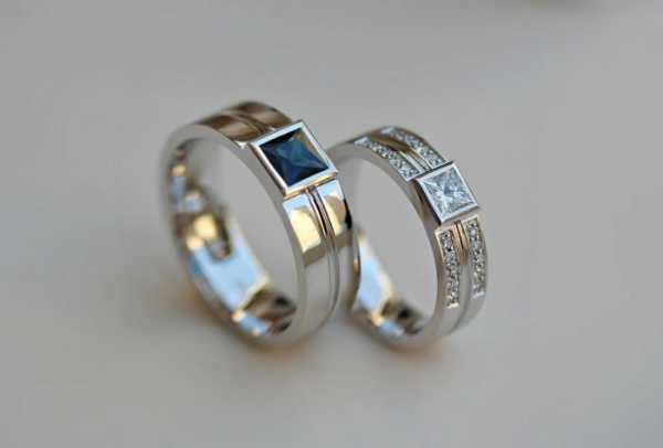 Обручальные кольца на какой руке носят девушки – На какой руке носят обручальное кольцо в России