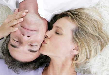Поцелуй на щеке – Значение поцелуев в щеку, в лоб, в шею и другие разные места