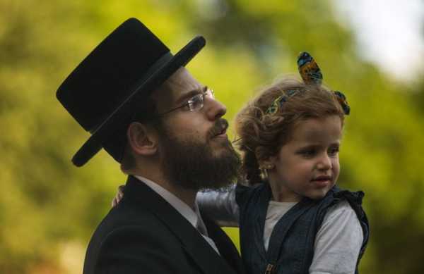 Почему евреи носят шапочки – Зачем евреи носят кипу?