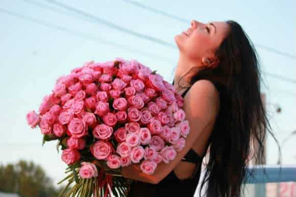 Подарить женщине цветы – советы по выбору букета для девушки