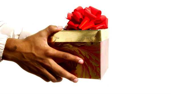 Подарок красивый девушке – Что подарить девушке на день рождения: ТОП-30 идей оригинальных подарков