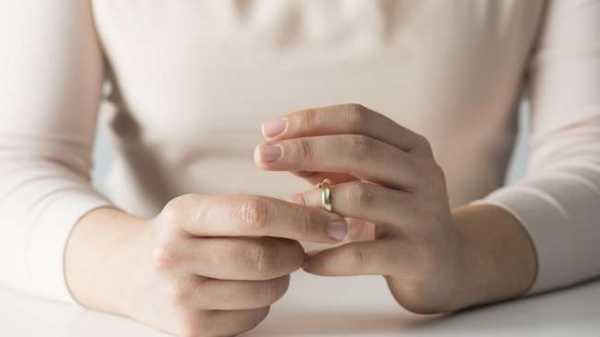 Разведенные на каком пальце кольцо носят – На каком пальце носят кольцо разведенные женщины: приметы и советы