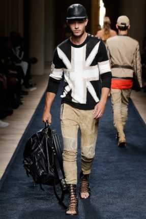 Шапки модные мужские – модные тенденции осень-зима 2019-2020 для мужчин, с помпоном под мужское пальто и брендовые