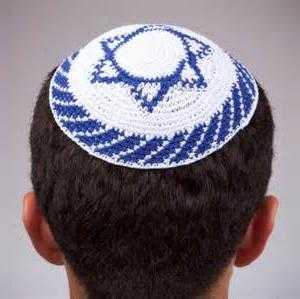 Шапочка на голове у евреев – Как на голове держится ермолка?