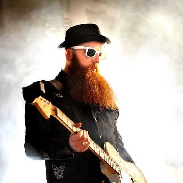 Толстый певец с бородой поет на английском – Бородатые певцы, которых пора узнавать в лицо — плейлист на Яндекс.Музыке