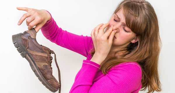 Убрать неприятный запах из обуви – Чем убрать запах пота из обуви в домашних условиях