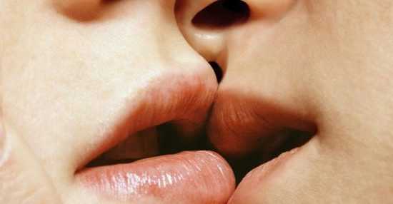 Уроки как целоваться с языком с – Как целоваться взасос правильно: способы научиться и освоить технику поцелуев с языком