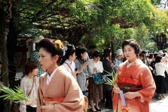 Японские женские прически – традиционные и современные женские стрижки, челки как у японок для девушек, как сделать с палочками на средние, короткие, длинные волосы, национальные, модные пучки своими руками поэтапно, хин и другие виды укладок, фото